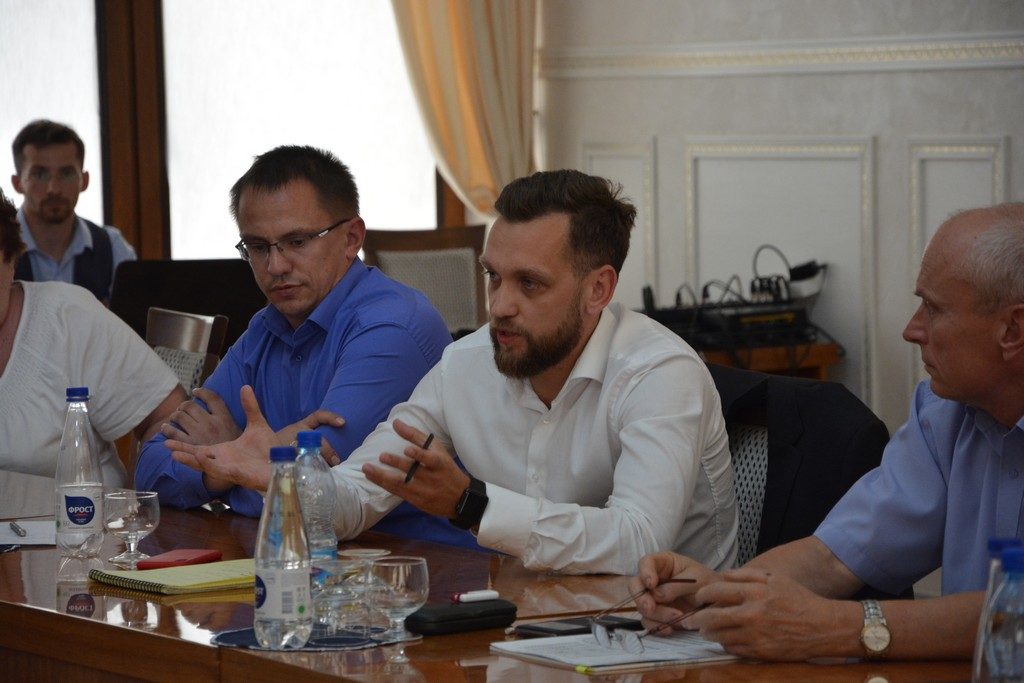 13 июня 2018 года в Брестском горисполкоме прошел круглый стол по вопросу создания эффективной системы экологического мониторинга в г. Бресте. - 3